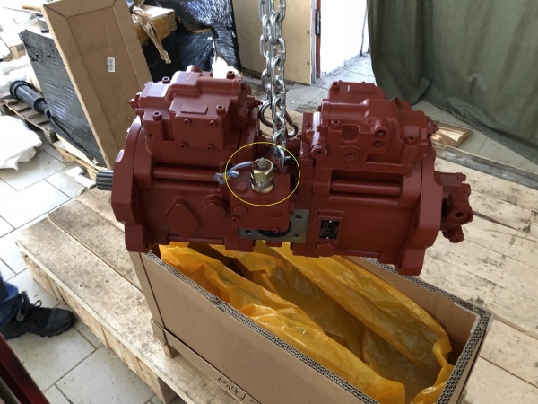 Основной гидравлический насос JCB JS220 (K3V112DT-1CER-9C32-14T)
